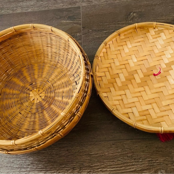 Handwoven basket - Picture 5 of 12